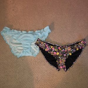 Victoria secret scrunched bottom duo.